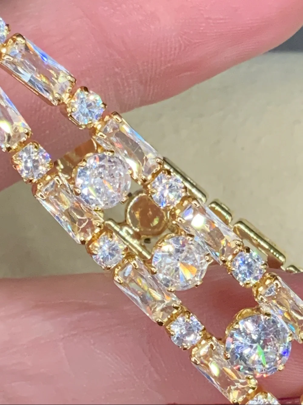 N/A elegant gold
